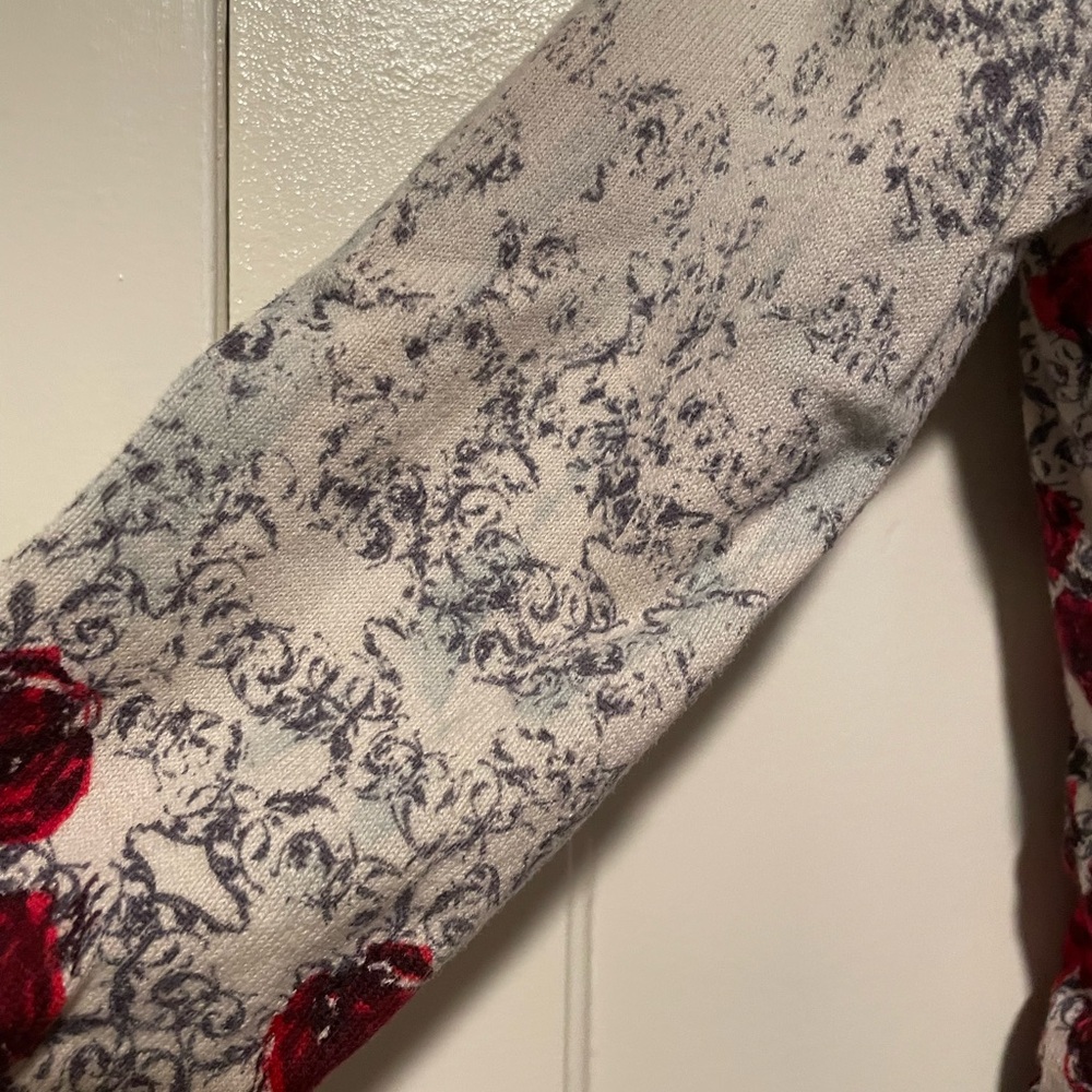 Forever 21 Roses Cropped Sweater! 🌹 - Picture 4 of 8